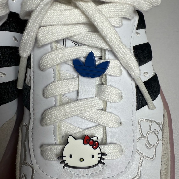 White and Pink Hello Kitty x Adidas Sambae Women's size 11 Limited Edition - Picture 8 of 11